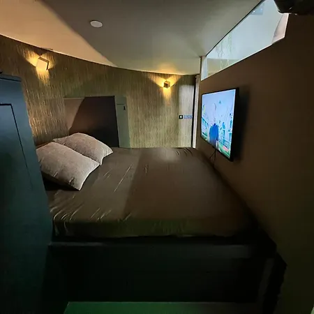 Boat & Boost Guest house 4*