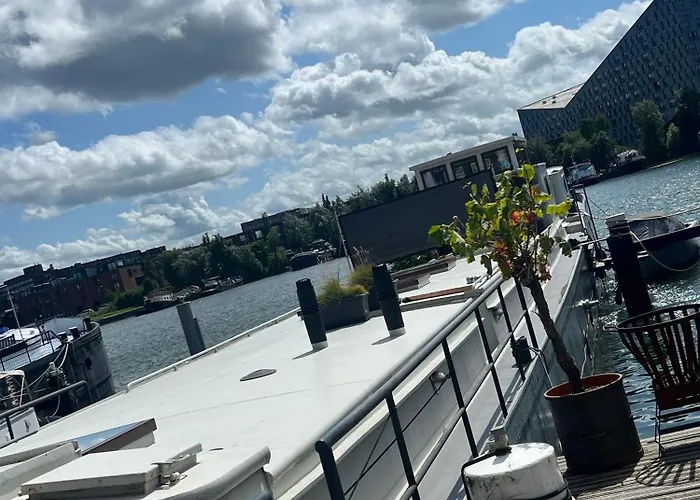 Guest house Boat & Boost 4*