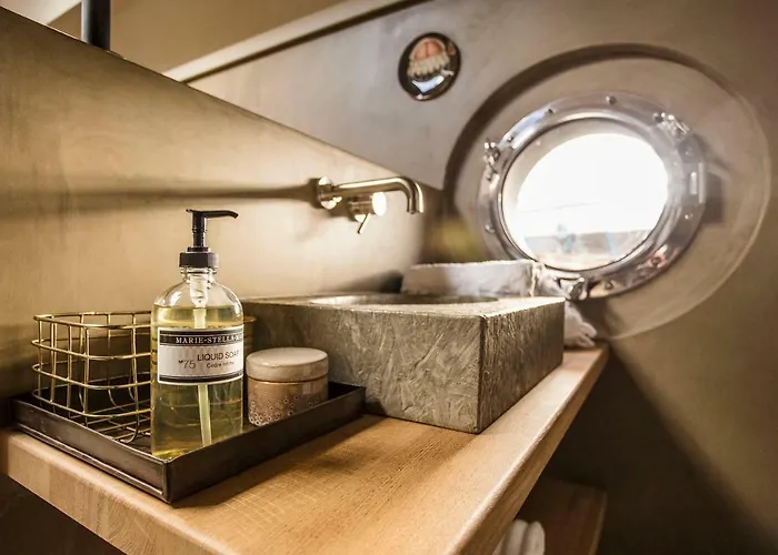 Guest house Boat & Boost 4*