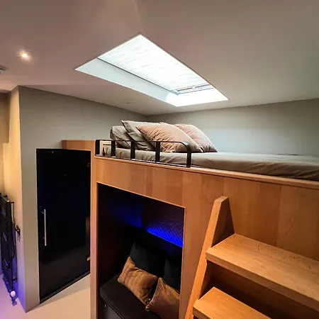 ゲストハウス Boat & Boost 4*