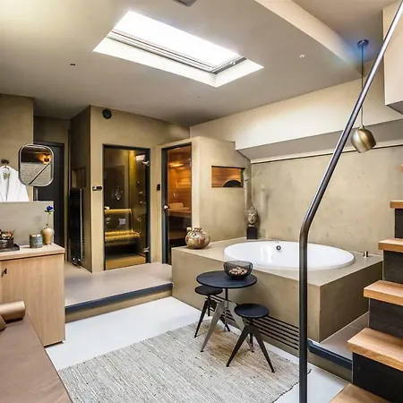 Boat & Boost Affittacamere 4*