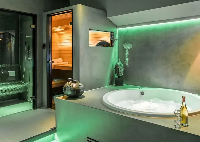 ゲストハウス Boat & Boost 4*